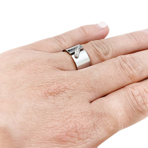 Bague 51 Bague Chaumet or blanc et diamants, collection "Liens". 58 Facettes 30431