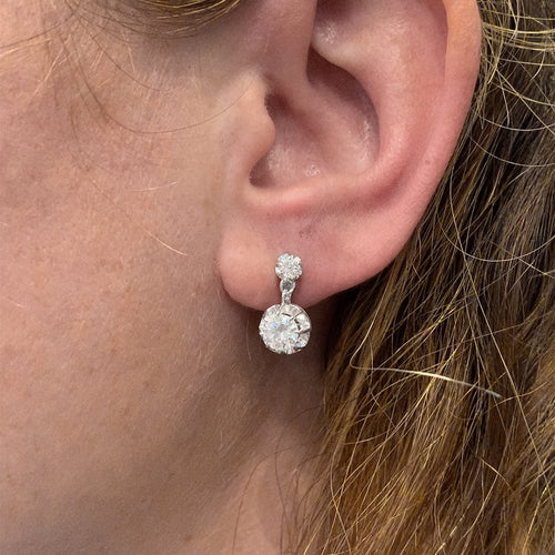Boucles d'oreilles Dormeuses en platine et diamants. 58 Facettes 30176