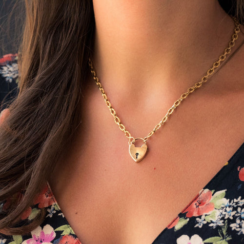 Collier Chaine ancienne ciselée et son cadenas en forme de coeur 58 Facettes CVCO3