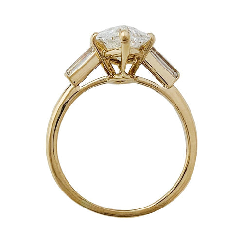 Bague 53 Bague Cartier en or jaune, diamant navette 3,15 carats. 58 Facettes 29270-1
