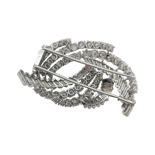 Broche Broche en or blanc, diamants brillants et baguettes. 58 Facettes 29031