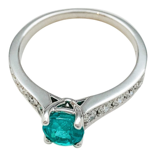 Bague 57 Bague émeraude en or blanc et diamants. 58 Facettes 30589