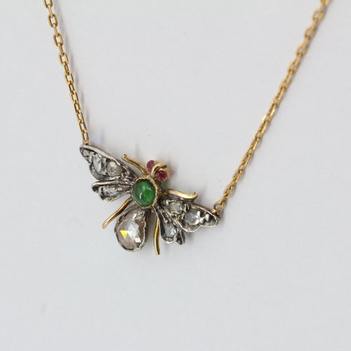 Collier Collier ancien abeille en diamants émeraude et rubis 58 Facettes 20-622