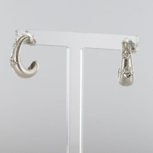 Boucles d'oreilles Boucles d'oreilles or blanc satiné diamants 58 Facettes YS66B