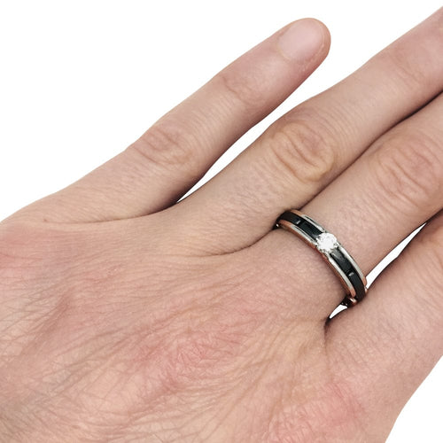 Bague 56 Bague Chanel modèle "Ultra" en or blanc, céramique noire, diamant. 58 Facettes 28877-1