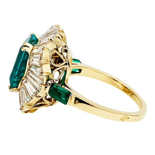 Bague 50 Bague en or jaune jupe émeraude 4,12 carats, diamants. 58 Facettes 30506