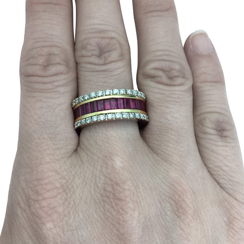 Bague 55 Alliance tour complet, deux ors, rubis calibrés et diamants. 58 Facettes 28488