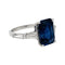Bague 52 Bague saphir 5,17 carats en or blanc épaulé de diamants taille trapèze. 58 Facettes 30390