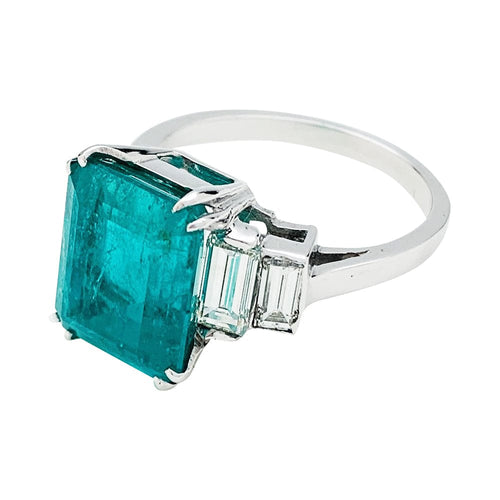 Bague 54 Bague or blanc, émeraude 5.90 cts, diamants. 58 Facettes 30684