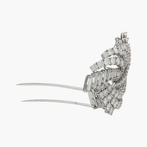 Broche Broche en or blanc, diamants brillants et baguettes. 58 Facettes 29031