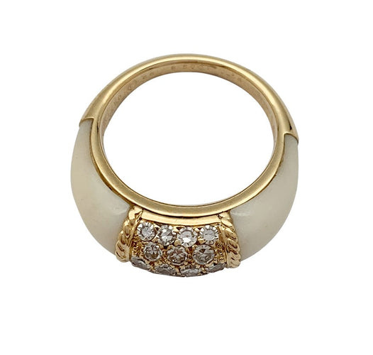 Bague 55 Bague Van Cleef et Arpels "Philippine" en or jaune, corail blanc et diamants. 58 Facettes 30044