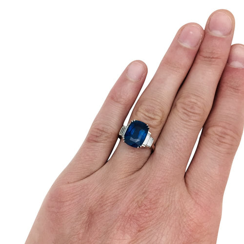 Bague 54 Bague saphir, 6,77 carats en or blanc, diamants. 58 Facettes 29225