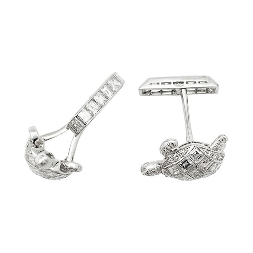 Boutons de manchette Boutons de manchette "Tortues" en platine, sertis de diamants. 58 Facettes 30067