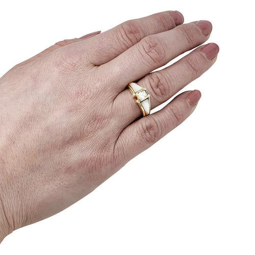 Bague 52 Bague Chaumet en or jaune, diamant et nacre. 58 Facettes 30393