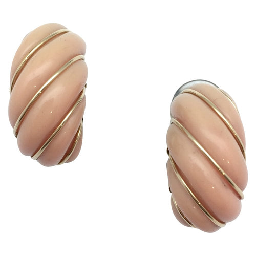 Boucles d'oreilles Boucles d'oreilles en or jaune et corail rose. 58 Facettes 25546