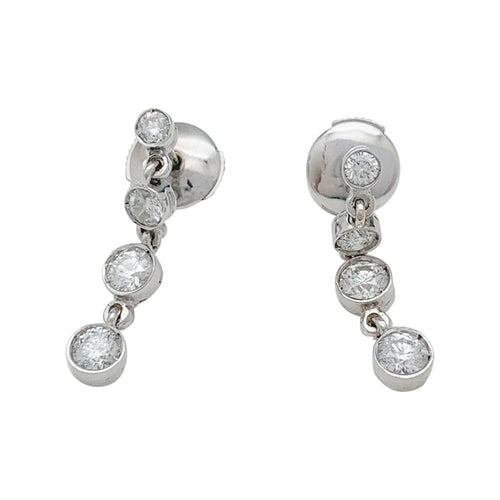 Boucles d'oreilles Boucles d'oreilles pendantes en or blanc et diamants. 58 Facettes 30141