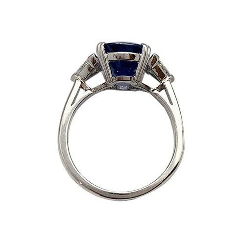 Bague 52 Bague or blanc, saphir 6,8 carats épaulé de diamants. 58 Facettes 30387
