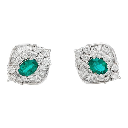 Boucles d'oreilles Boucles d'oreilles en or blanc diamants et émeraudes. 58 Facettes 30528