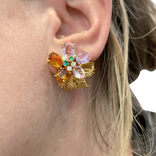 Boucles d'oreilles Boucles d'oreilles Boucheron "Fleur" or jaune et platine, pierres de couleur. 58 Facettes 30377