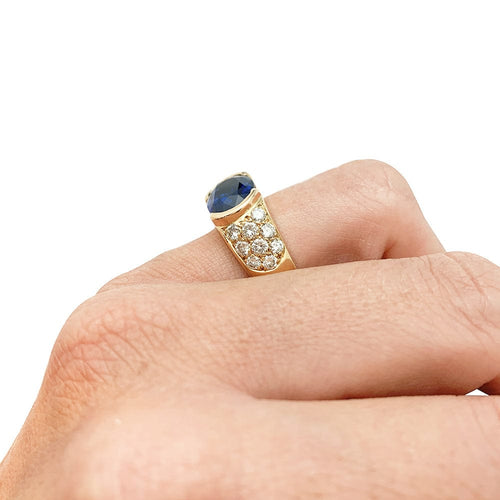 Bague 53 Bague en or jaune, diamants et saphir. 58 Facettes 30520