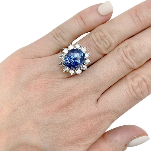 Bague 56 Bague Marguerite Saphir 7.16 ct, or blanc et diamants. 58 Facettes 30259