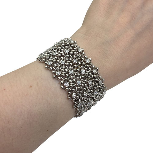 Bracelet Bracelet manchette souple en or blanc, diamants. 58 Facettes 25540