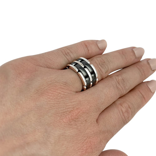 Bague 59 Bague Chanel "Ultra" grand modèle en or blanc et céramique noire. 58 Facettes 30388