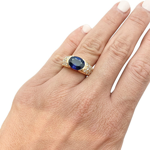 Bague 53 Bague en or jaune, diamants et saphir. 58 Facettes 30520