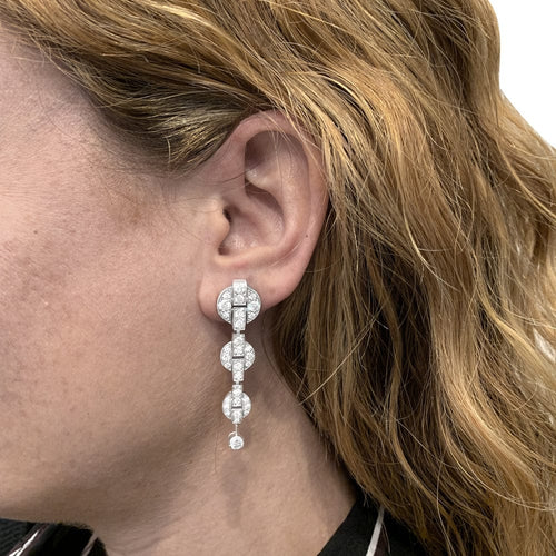 Boucles d'oreilles Boucles d'oreilles pendantes Cartier modèle "Himalia" en or blanc, diamants. 58 Facettes 29720