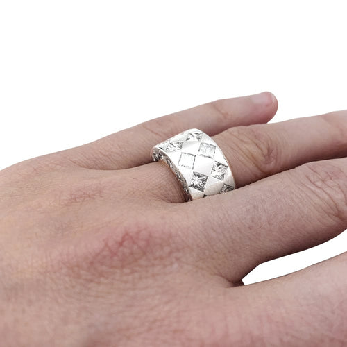 Bague 48 Bague Chanel "Jacquard" or blanc et diamants. 58 Facettes 29558