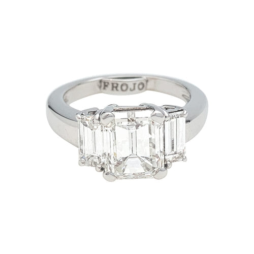 Bague 50 Solitaire en or blanc, diamant taille émeraude 3 carats. 58 Facettes 29735