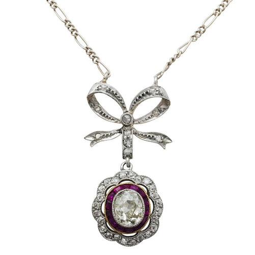 Collier Pendentif en or et platine, rubis et diamant taille ancienne. 58 Facettes 29216