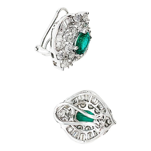 Boucles d'oreilles Boucles d'oreilles en or blanc diamants et émeraudes. 58 Facettes 30528