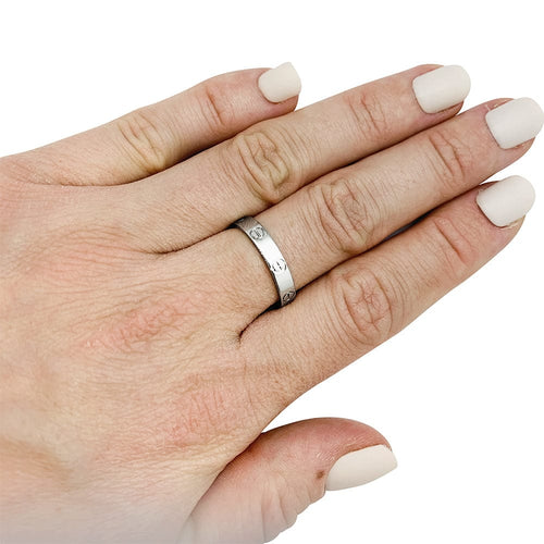 Bague 57 Bague Cartier "Love" en or blanc. 58 Facettes 30258