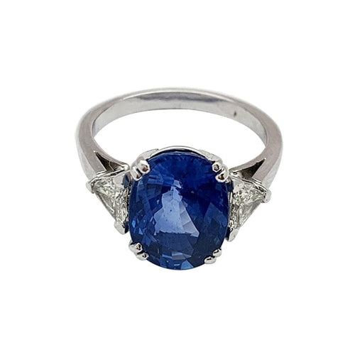 Bague 52 Bague or blanc, saphir 6,8 carats épaulé de diamants. 58 Facettes 30387