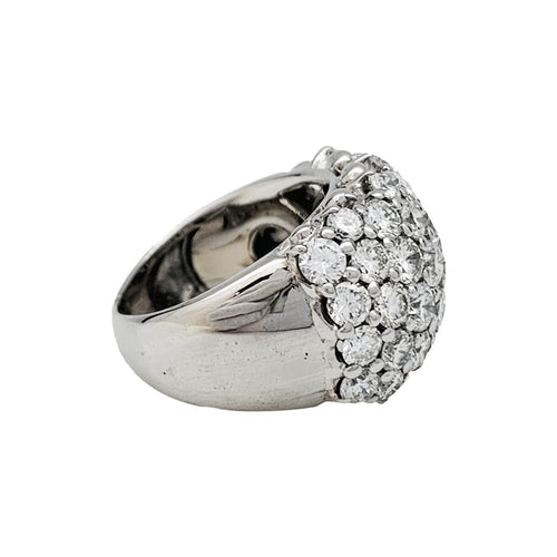 Bague 51 Bague pavée de diamants en or blanc. 58 Facettes 30457