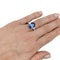 Bague 52 Bague or blanc, saphir 6,8 carats épaulé de diamants. 58 Facettes 30387