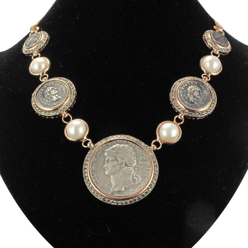 Collier Collier pièces antiques perles et cristaux 58 Facettes DC009