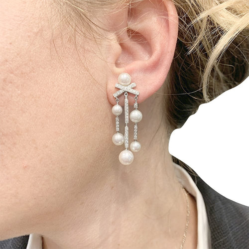Boucles d'oreilles Boucles d'oreilles Chanel modèle "Matelassé" en or blanc, diamants et perles. 58 Facettes 29995