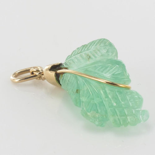 Pendentif Pendentif Emeraude gravée Or 58 Facettes CVP10