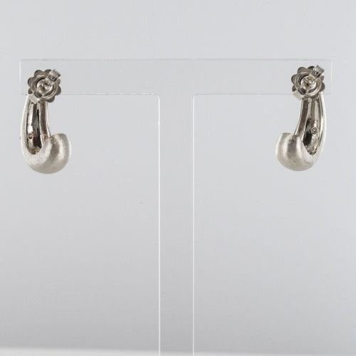 Boucles d'oreilles Boucles d'oreilles or blanc satiné diamants 58 Facettes YS66B