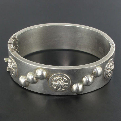 Bracelet Bracelet ancien jonc argent décoré 58 Facettes 07-126