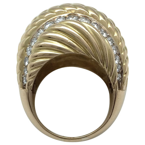 Bague 56 Importante bague dôme en or jaune, diamants. 58 Facettes 27665