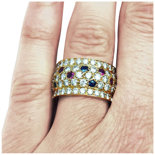 Bague 55 Bague Cartier, modèle Nigeria, en or jaune, diamants, rubis, saphirs et émeraudes. 58 Facettes 30384