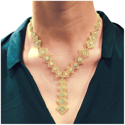 Collier Collier cravate Ilias Lalaounis en or jaune et diamants. 58 Facettes 27956