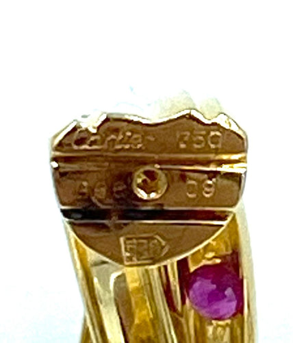 Boucles d'oreilles CARTIER. Boucles d’oreilles Trinity or jaune, saphirs, rubis et diamants 58 Facettes