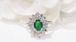 Bague 54.5 Bague double entourage en or blanc, émeraude et diamants 58 Facettes F4950