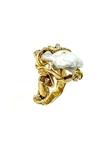 Bague GILBERT ALBERT. Bague or jaune, perle et diamants 58 Facettes