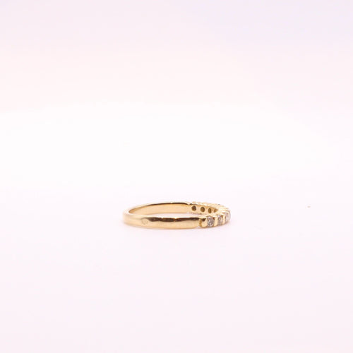 Bague Alliance or jaune demi-tour diamants 58 Facettes
