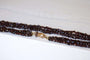 Collier Sautoir fermoir main en or et perles de grenat 58 Facettes